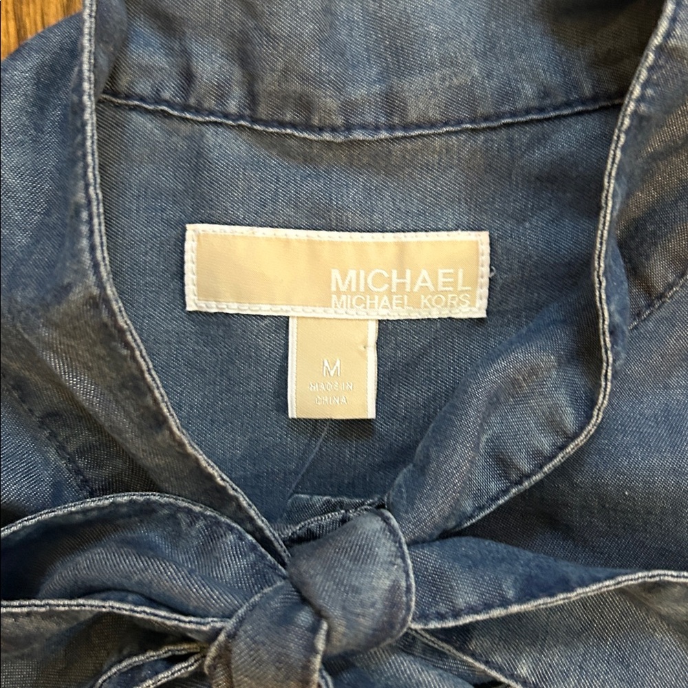 BNWT Michael Kors Lyocell Indigo Denim Bow-Tie Button-Down Shirt Sz M - Picture 3 of 9